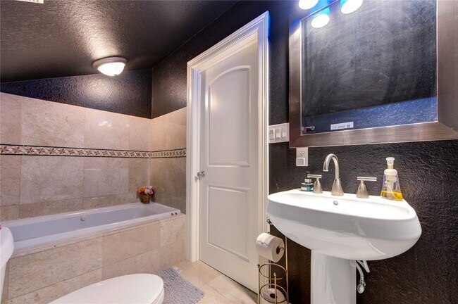 Building Photo - 5942 Sagamore Bay Ln