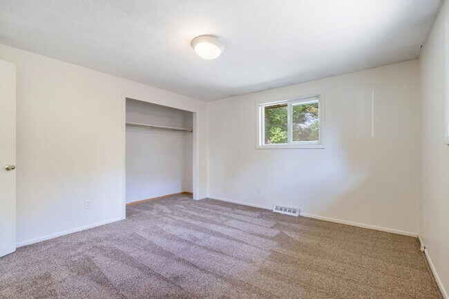 Building Photo - 3405 Butternut Dr