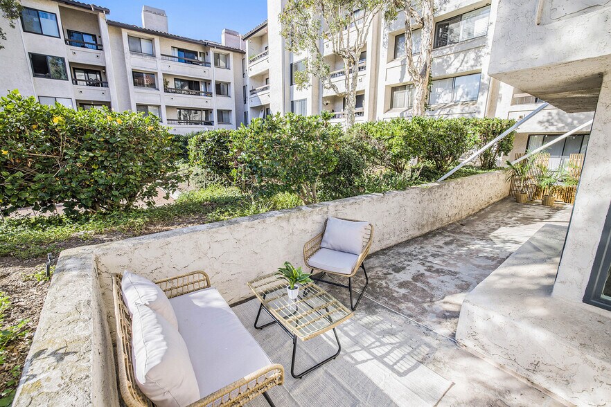 Building Photo - 5605 Friars Rd