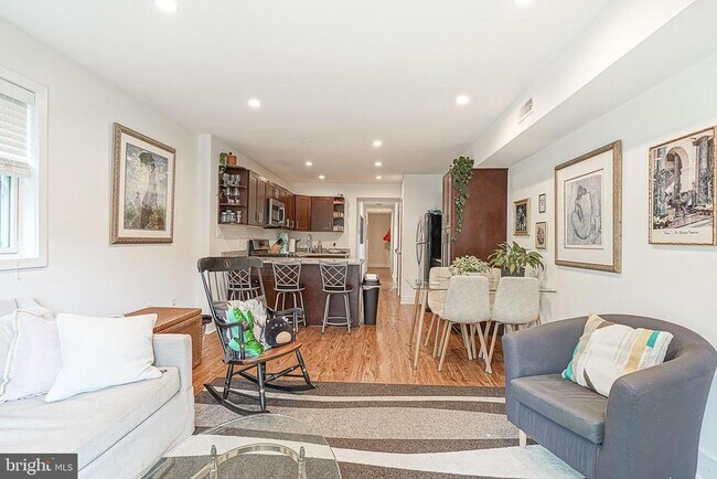 Building Photo - 1926 Bainbridge St