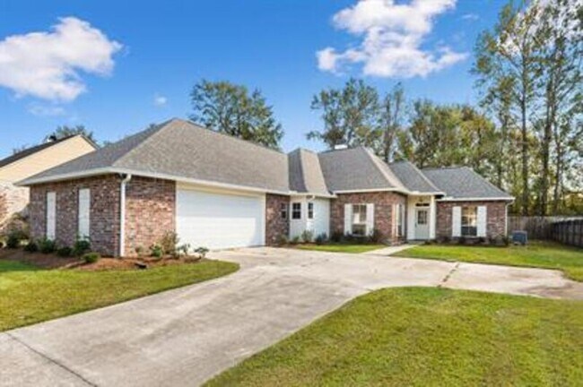 Primary Photo - 10753 Fernbrook Ave