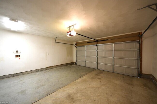Building Photo - 1109 Lady Ashley Dr