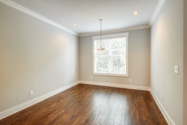 Building Photo - 3BR/3.5BA is Right Size, Right Price, and Right Nice at 8th & Wedgewood!!!