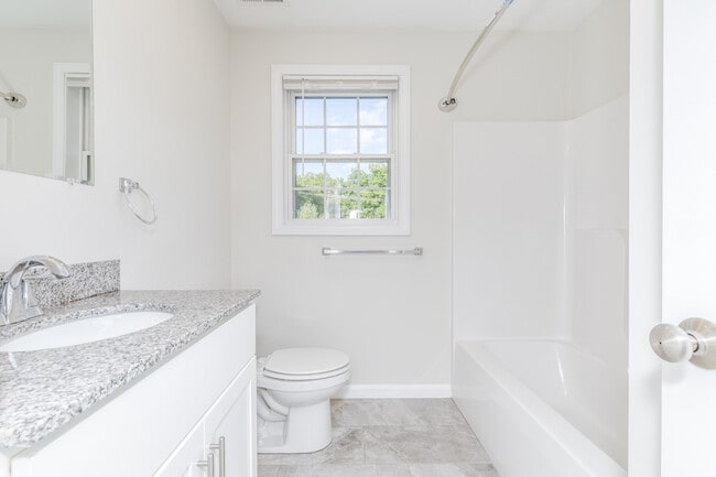 Building Photo - 2 Pumpkin Cir