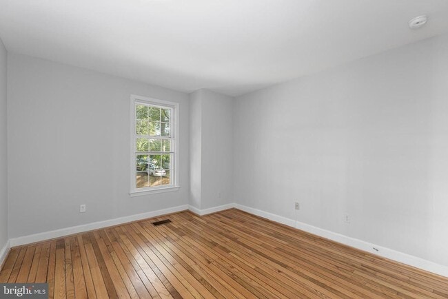 Building Photo - 2810 N Glade St NW