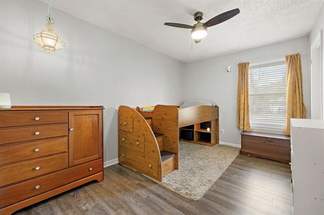 Building Photo - 805 Garden Path Dr