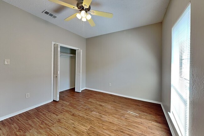 Building Photo - 6206 Alissa Dr