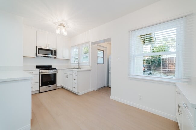 Building Photo - 681 Hillside Terrace