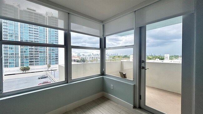 Building Photo - 2899 Collins Ave