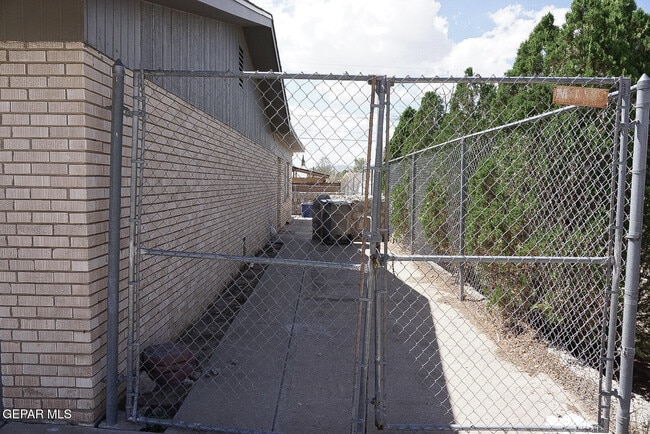 Building Photo - 3311 Drumond Rd
