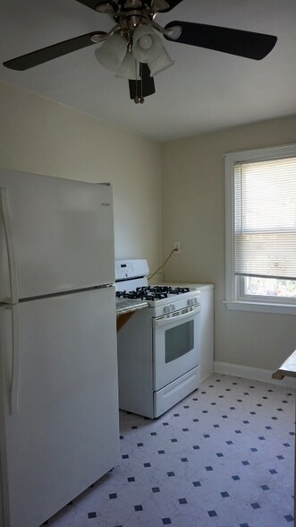 Building Photo - 200 Hiawatha Ln