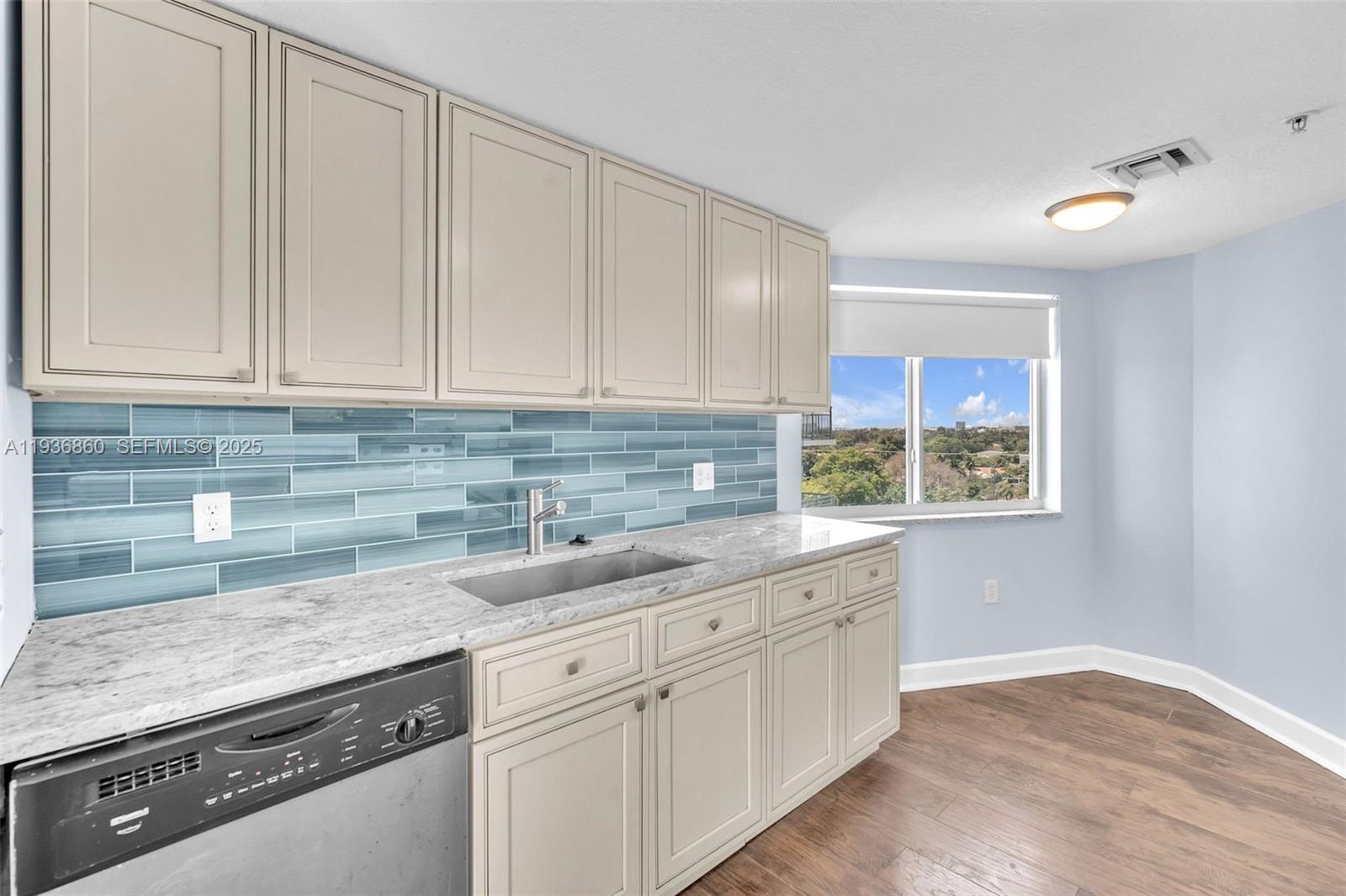 Building Photo - 280 SW 20th Rd