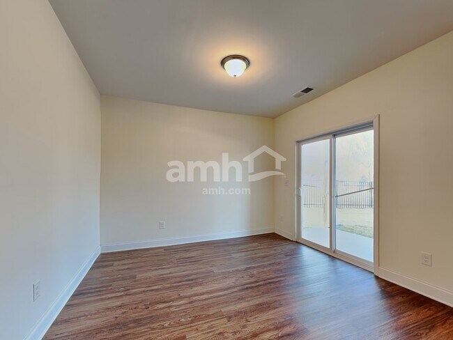 Building Photo - 2125 Laurel Vlg Cir