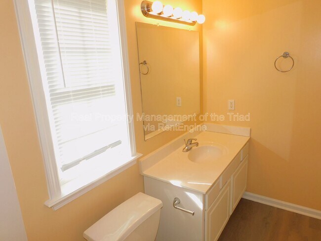 Building Photo - 4301 Edgemore Rd