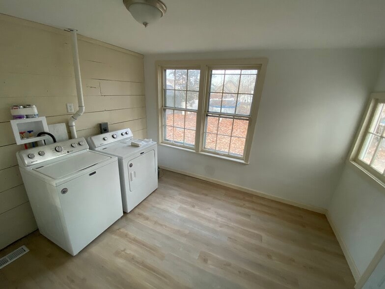 Building Photo - 49 Grove St