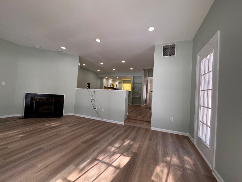 Building Photo - 106 Franklin Ct