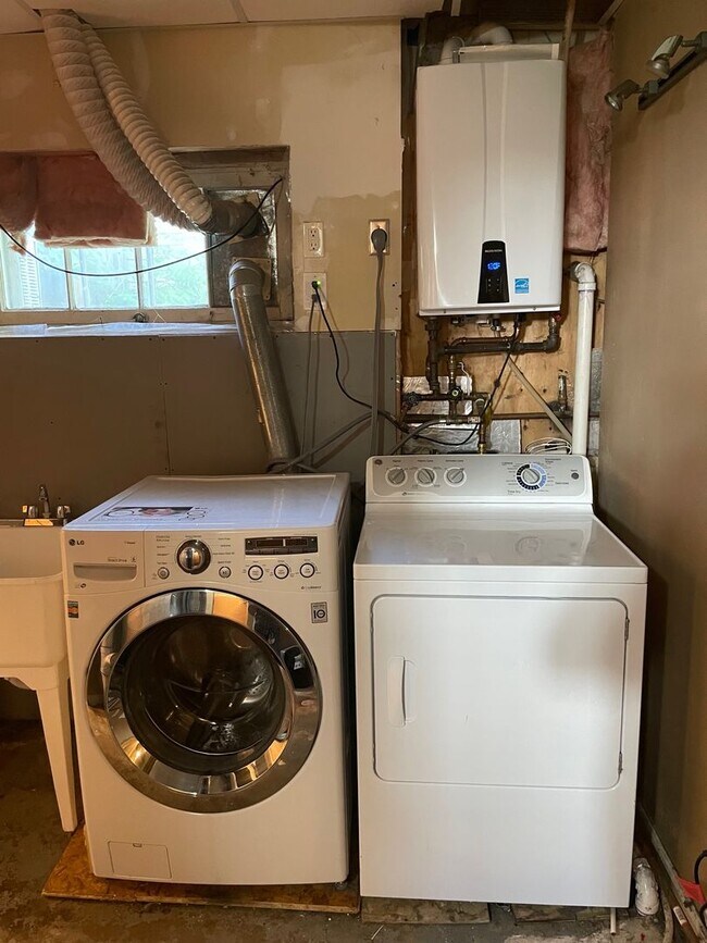 Building Photo - Incredible Lake Views-Spacious 6 Bedroom Home