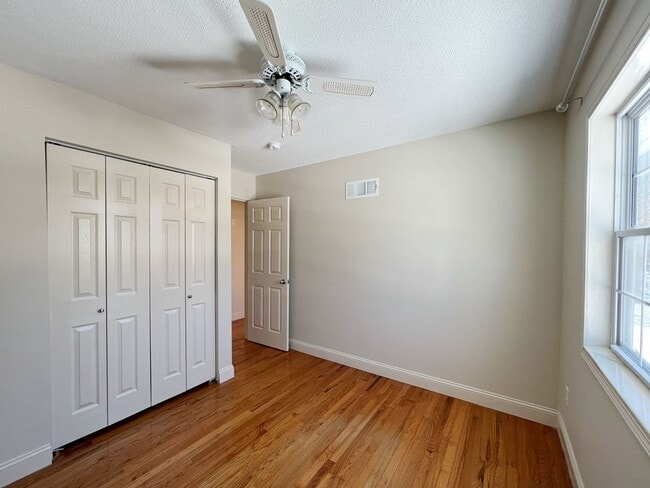 Building Photo - A Perfect Place to Call Home!!