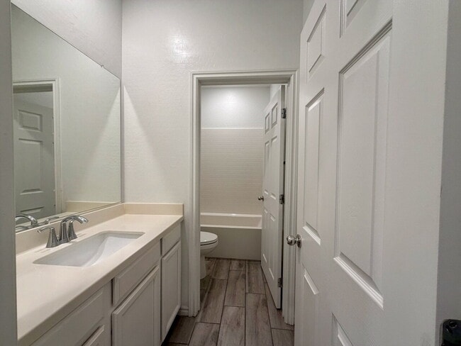 Building Photo - GATED 3 BED 2.5 BATH TOWNHOME WITH 2-CAR GARAGE, COVERED PATIO & COMMUNITY POOL