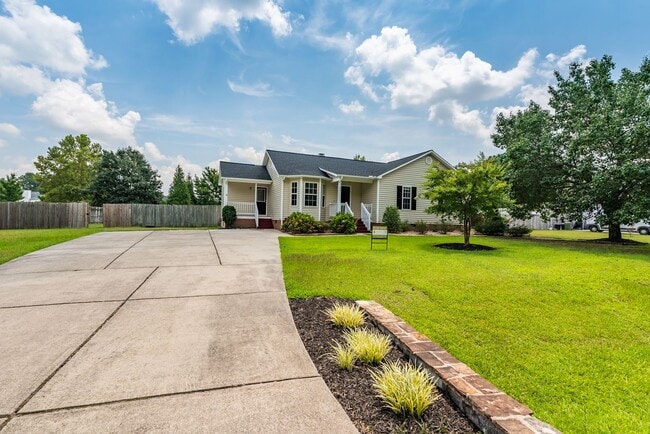 Building Photo - Beautiful Ranch Home with Large Fenced in Yard - Willow Spring - Available July 1st!