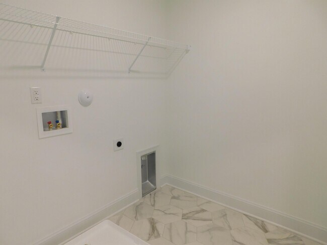 Building Photo - 7037 Leire Ln