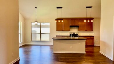 Building Photo - 429 Foxcraft Dr