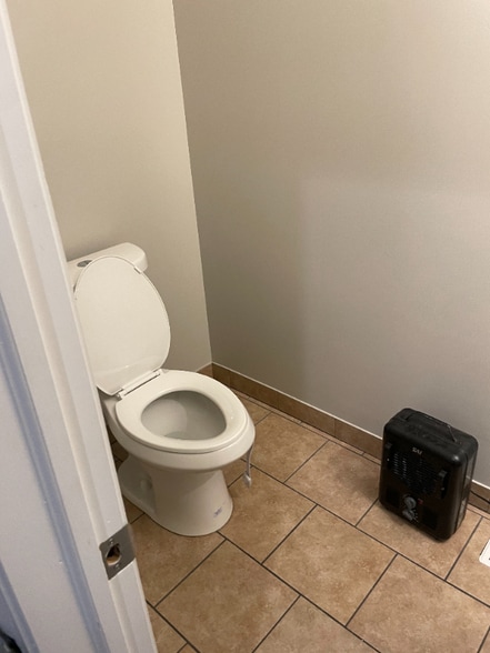 Building Photo - 6027 W Giddings St