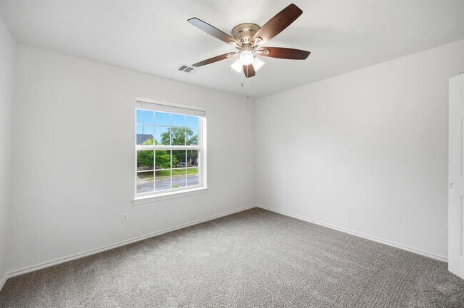 Building Photo - 1136 Beechwood Dr