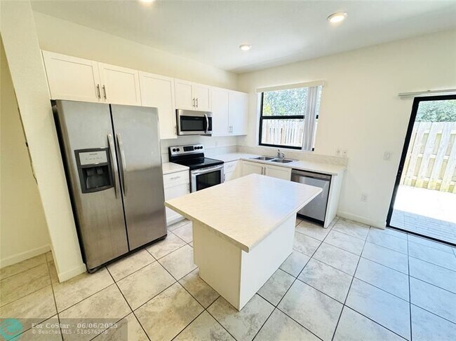 Building Photo - 408 NE 208th Terrace
