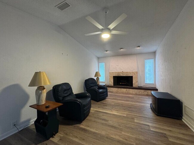 Building Photo - 3/2.5 in Oak Forest of Ormond Beach