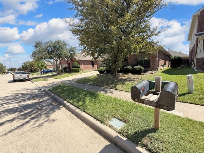 Building Photo - 1713 Lake Way Dr