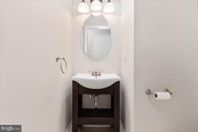 Building Photo - 18688 Potomac Station Dr