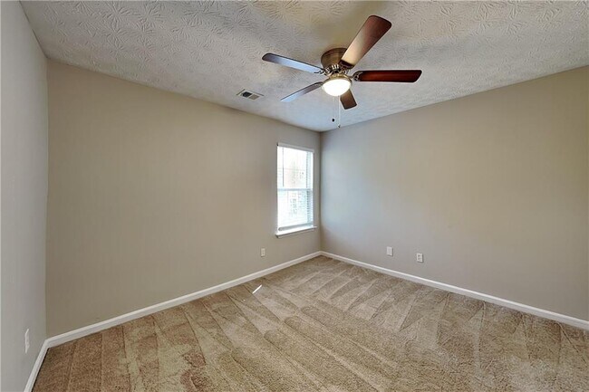 Building Photo - 3703 Majestic Dr SW