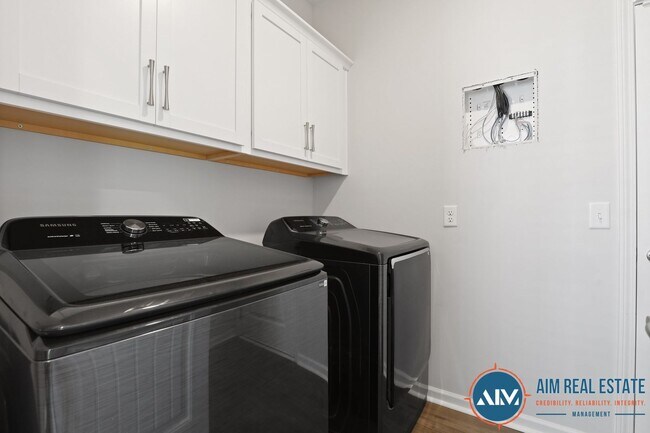 Building Photo - Spacious and Modern 4BR Home in Millstone ...