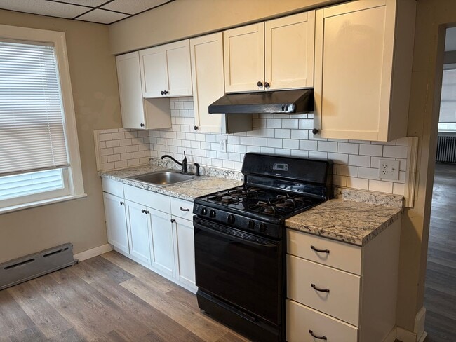 Building Photo - Renovated Twin Home Now Available for Immediate Move In