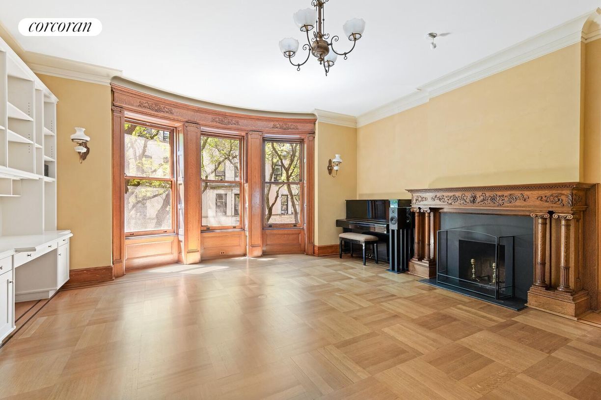 Building Photo - 37 W 87th St