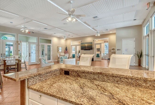 Building Photo - Spacious 3 bedroom, 2 bath condo with a lake view in Palmer Ranch