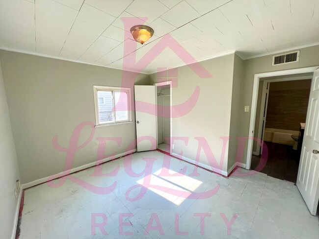 Building Photo - Spacious 3-Bedroom Home for Rent in Riverv...