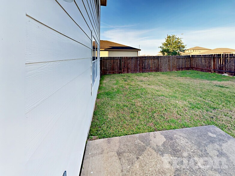 Building Photo - 8227 Radial Ct