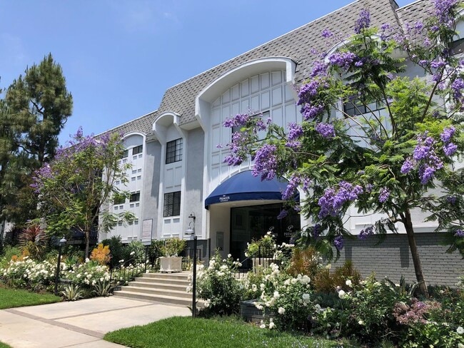 Building Photo - The Premier on Burbank