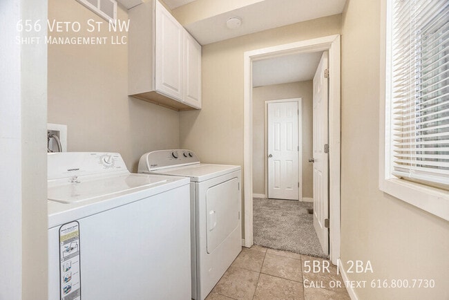 Building Photo - 656 Veto St NW