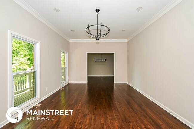 Building Photo - 2448 Kingsley Dr NE