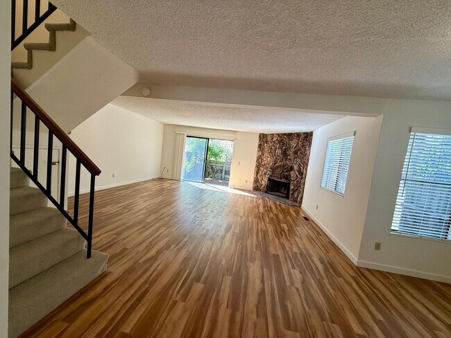 Building Photo - SPACIOUS 3 BED  2.5 BATH END UNIT TOWNHOME IN SAN MARIN VALLEY