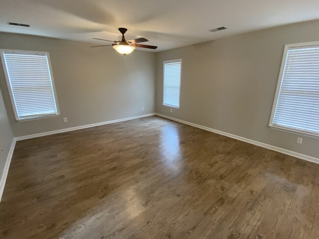 Building Photo - 406 Arbor Oaks Dr