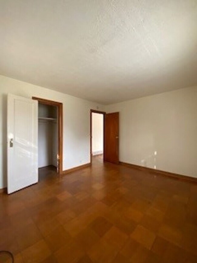 Building Photo - 55363 Lexington Ave