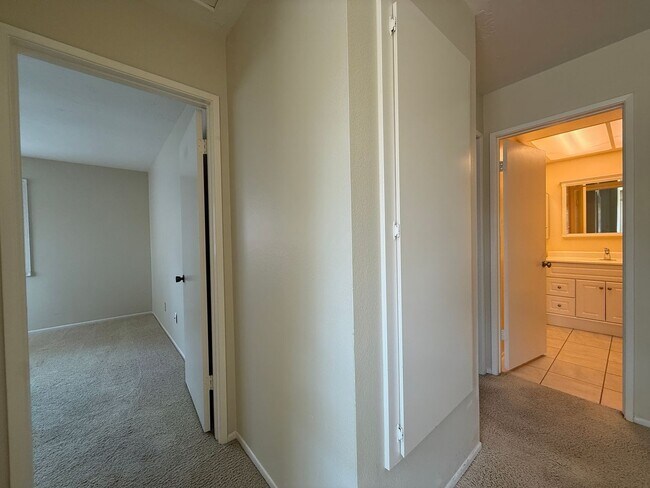 Building Photo - Beautiful Two Bedroom Townhome in San Luis Rey