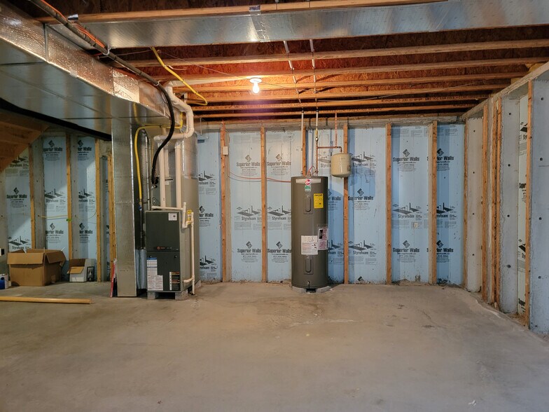Building Photo - 23 Village Dr