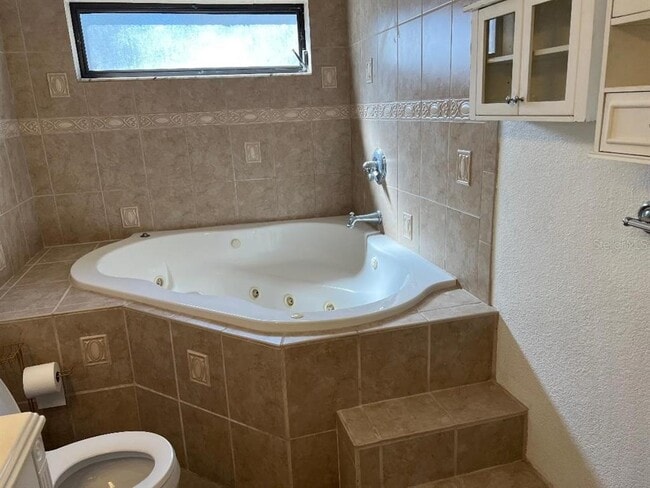 Building Photo - 200 Arbor Dr W