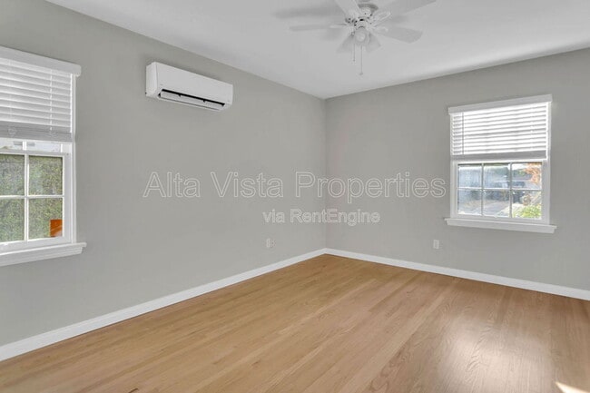 Building Photo - 4865 Lucille Pl