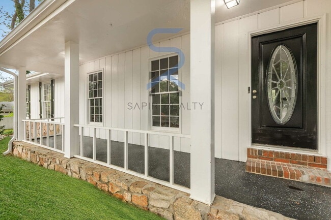 Building Photo - Move in before December 15th and get $100 OFF your rent for the first 3 months — PLUS a $250 Amaz...